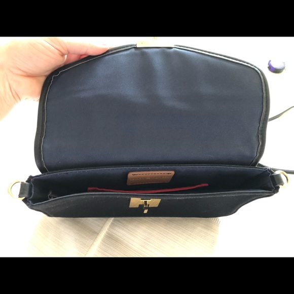 Tommy Hilfiger Striped crossbody bag - Picture 8 of 9